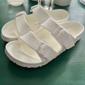 Birkenstock Women’s Arizona Essentials Slide Sandal